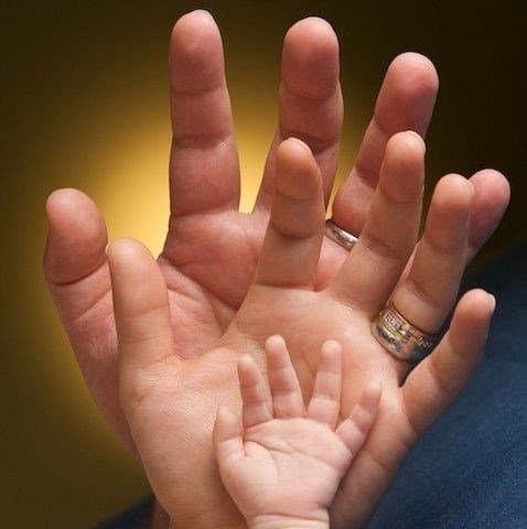 Newborn Photo Ideas - Hands