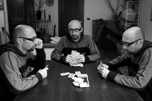 Clone Photographs 11 Poker game