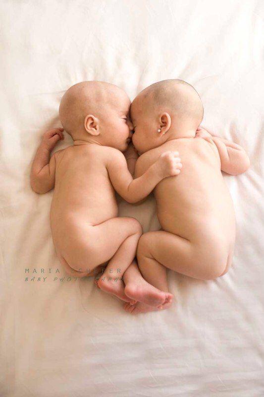 Twin Babies Sleeping 4 naked