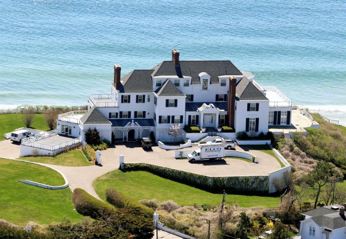 TAYLOR SWIFT Young Celeb Homes