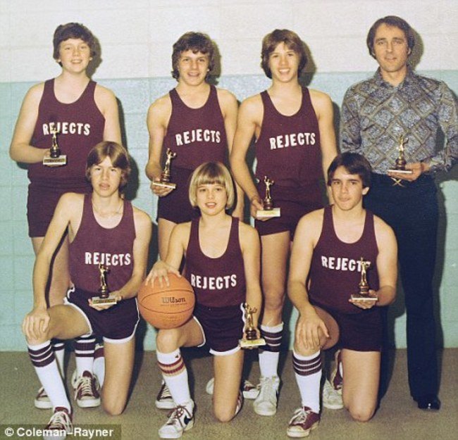 Brad Pitt (front row centre) with his childhood basketball team the Cherokee Rejects. [1977] Young Celebrity