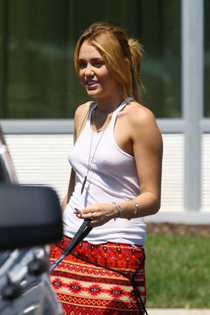 Celebrities with no bra 19 - Miley Cyrus Braless