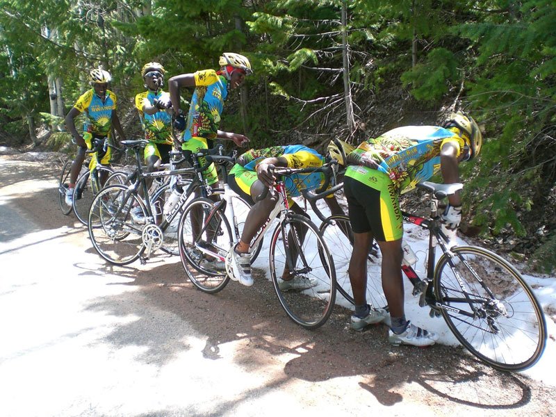 First time snow seeing by Team Rwanda Cycling team, 2007 Great Photos