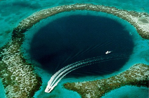 The Great Blue Hole in Belize 2 Unusual Places