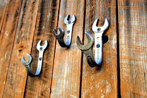 Turn Old Wrenches Into Wall Hooks Upcycling