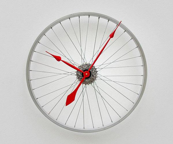 Wall Clock from old Bike Wheel Upcycling