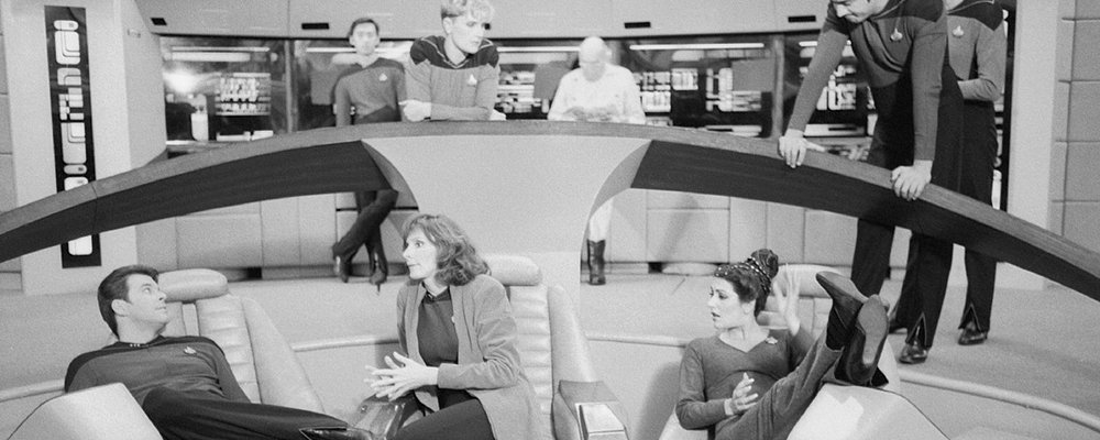 Star Trek the Next Generation Tales Form the Set - Cast on Bridge