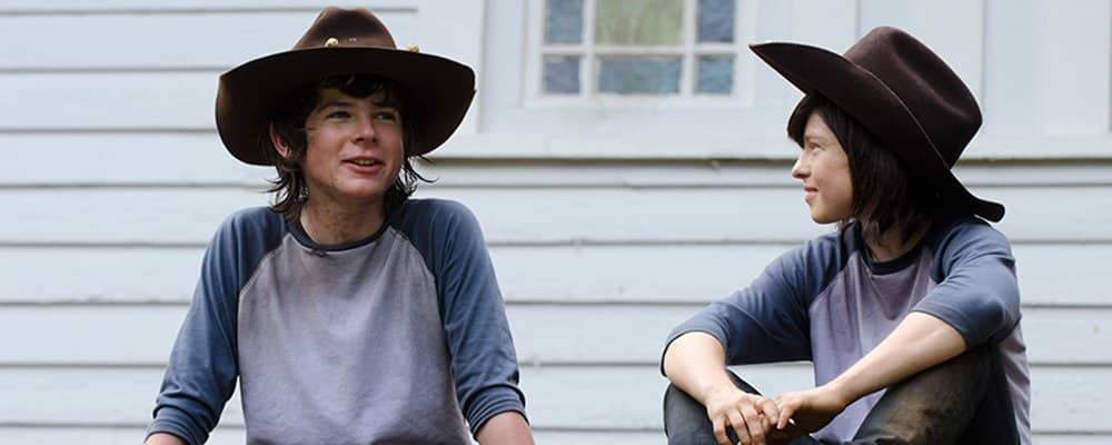 The Walking Dead Surprising Stories From Behind The Scenes - Carl With Stunt Double