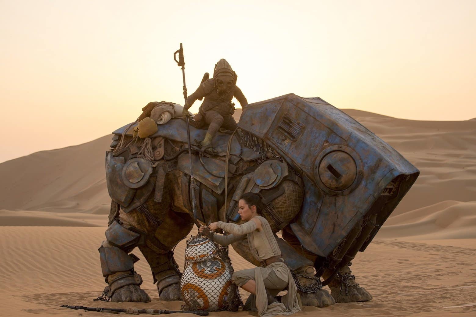 Star Wars VII The Force Awakens 15 - Rey and BB-8 with scavanger Teedo