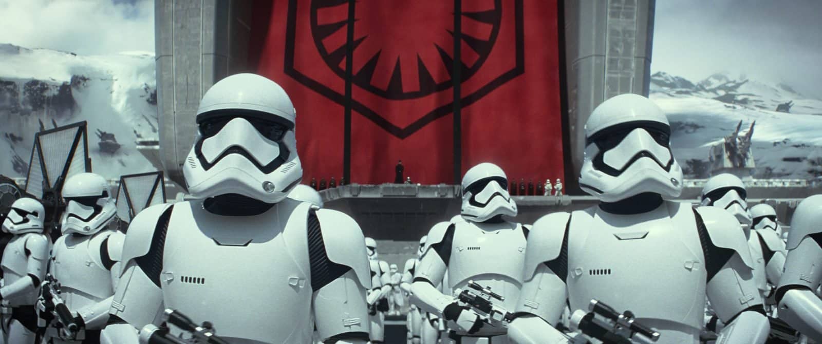 Star Wars VII The Force Awakens 26 - Stormtroopers gather
