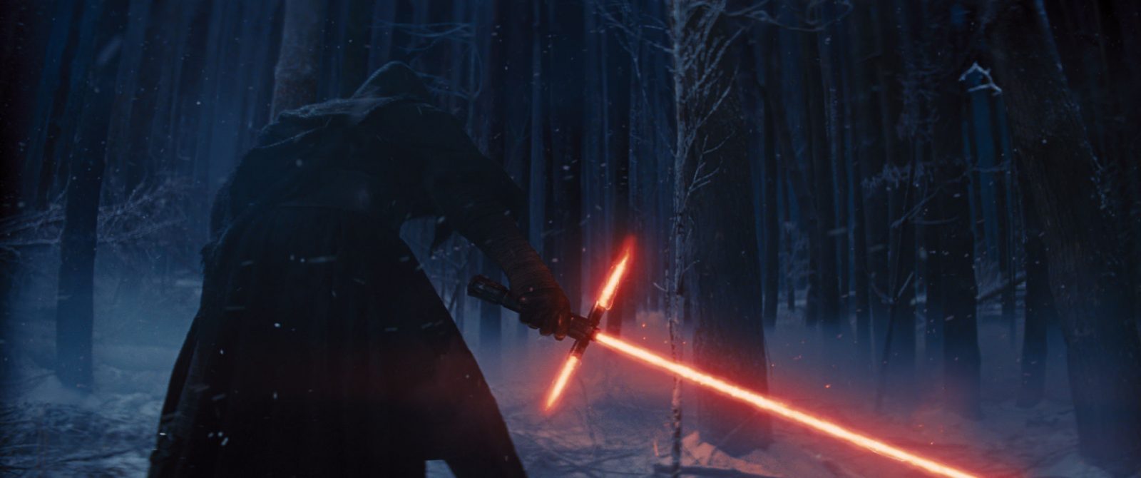 Star Wars VII The Force Awakens 41 - Kylo Ren and lightsaber
