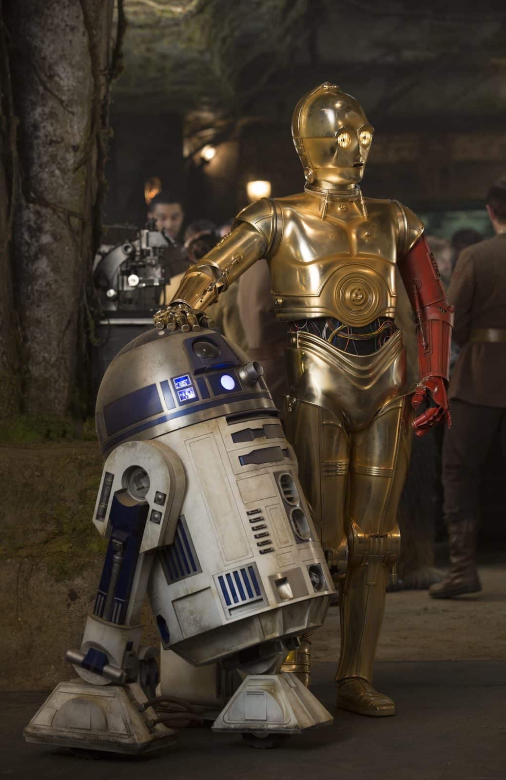 Star Wars VII The Force Awakens 9 - C-3PO with Red Arm and R2-D2