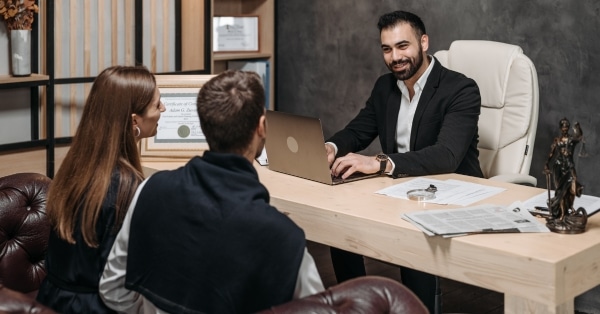How to Choose an Attorney and Notary in Israel