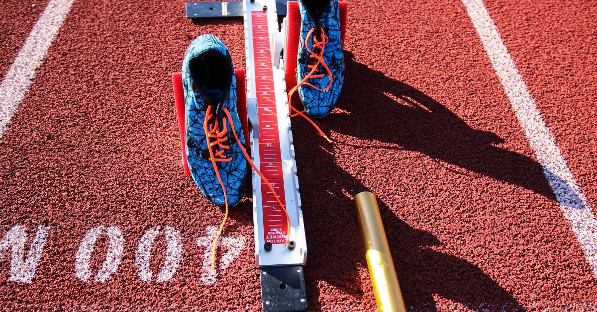 Features and Benefits of the Gold & White Dream Eagle Sprint Track Spikes
