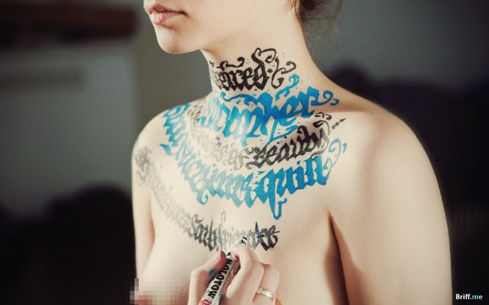 Nude Calligraphy – This artist paints on nude models breaking art boundaries