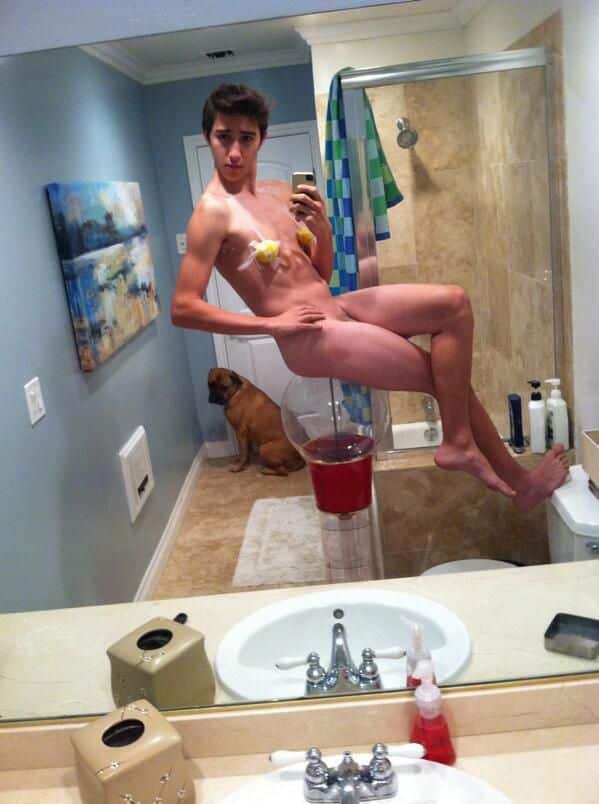 19 Hysterical Sexy Fails, or the Symbol of Delusion
