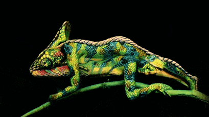Look how Chameleon turns into two woman 2 Body Painting